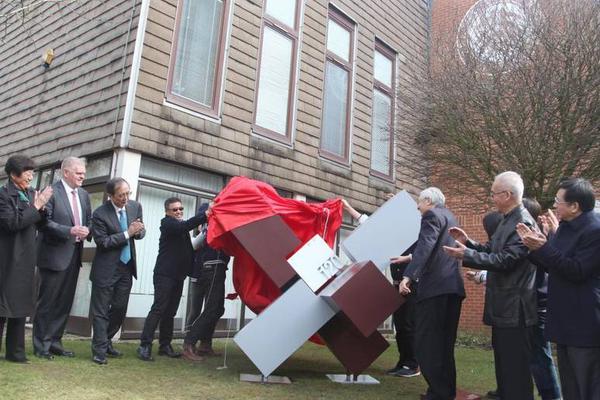 漫步者?：9月22日高管王晓红减持股份合计398.79万股