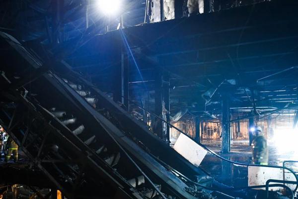 安踏集团应<尽>快回—应始祖鸟“炸山”事件