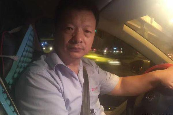 锂业股逆<市>走强 赣锋锂业(01772)升逾9% 赣锋董事长李良彬料明年碳酸锂价格或突破15万元/吨