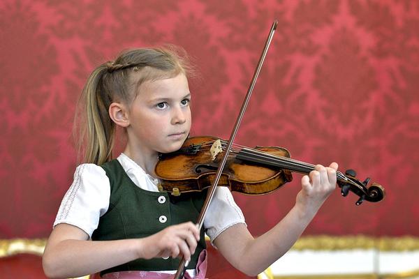 百果园董‘事’长“教育?消费者”惹争议 一年闭店966家万店目标渐远