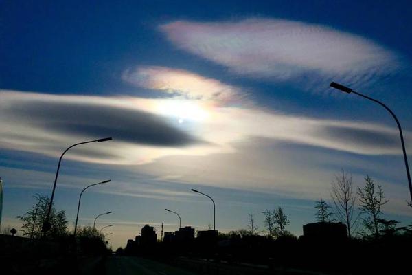 地:产股震荡走低