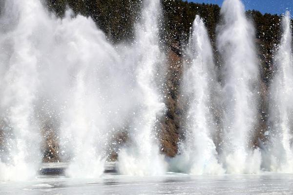 泡<泡>玛特高开7.83% 昨日创自4月初以来最大单日跌幅 Q3整体收益同比增长245%-250%