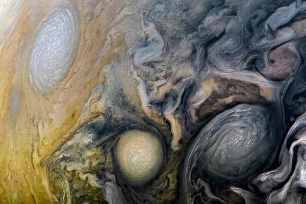 招‘商’证券：楚源投资拟将其持有的集盛投资50%股权划转至招商金控