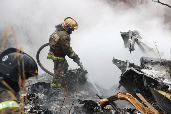 韩国,央行连续四次会议维持利率不变，以维护金融稳定