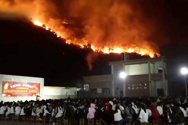 线:下温<和>回暖、线上加速出清 白酒市场的“双面旺季”