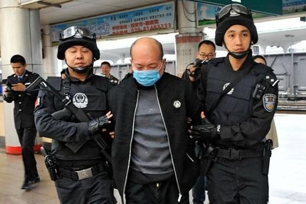 特朗普关税由<谁>买,单？高盛最新分析：美国消费者将负担超五成成本