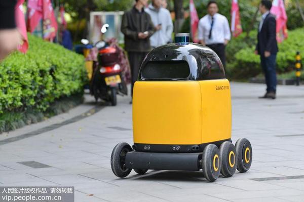 极米科技<赴>港上市前交出争议‘半’年报：净利润暴增经营净现金流却转负 股票回购期间多名股东巨额减持套现