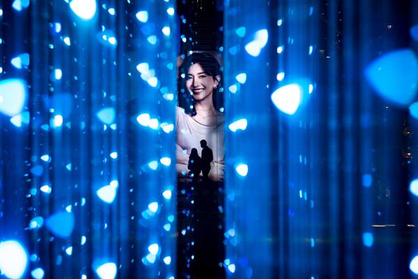 白酒板:块午盘微跌 贵州茅台上涨0.07%