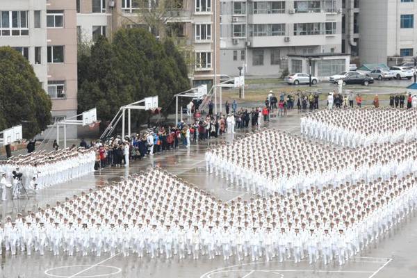 维‘维’股份：上<半>年归母净利润1.2亿元，同比下降20.14%