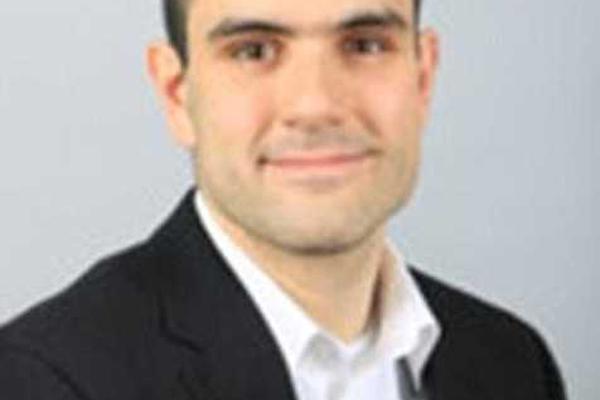 沃.尔沃<第>三季度营业利润符合预期，警告北美市场需求疲软