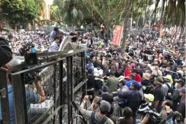 原油价格小?幅收高，市场关注乌克兰对俄罗斯石油资产的袭击