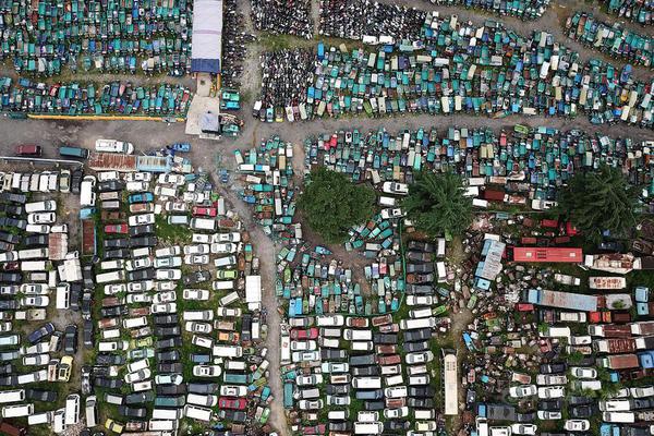 高股;息资产爆发！只因机构抱团科技股 投资者反向操作？