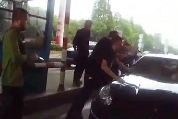 酒价.内,参11月27日价格发布：水晶剑南春价格下跌5元/瓶