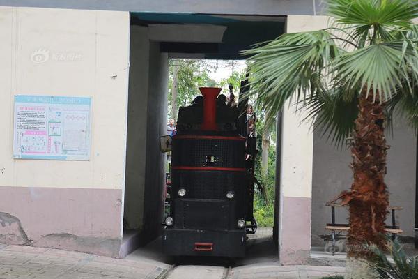 在岸人民;币兑美元较上周五夜盘收盘跌82个基点