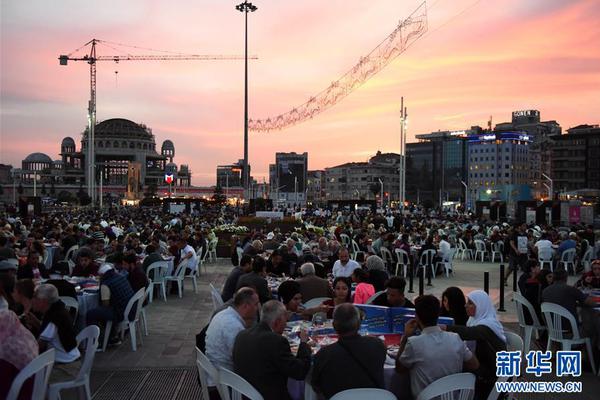 惊:曝“叔侄:对决”？宗馥莉叔叔推出新品牌“娃小智”，对战“娃小宗”！