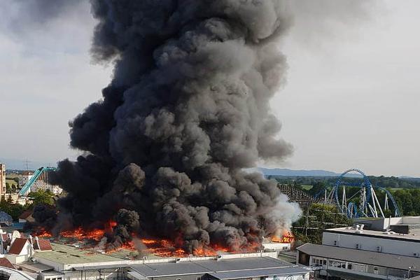 房地产板块异动{ }世联行涨停{}