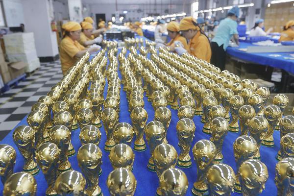 美联航—CEO警告政府持续?停摆将冲击机票预订量