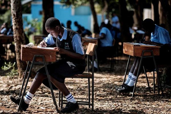 【—招商港股策略】调整后仍有空间，配置上重回哑铃策略——港股11月策略月报