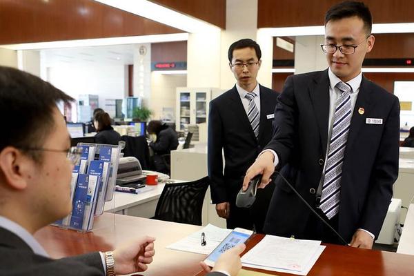 上汽—荣:威M7 DMH预售订单达10817台