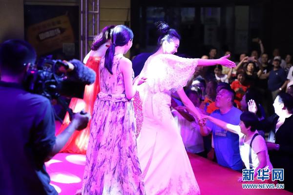 手.机厂商海报小字引发热议，魅族万志强称都是为了遵循法规