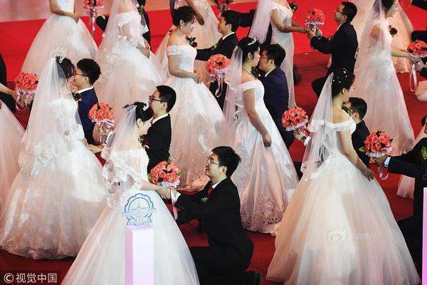 锂!电池?板块午后爆发，多股涨停，新能源主题ETF大涨超2%