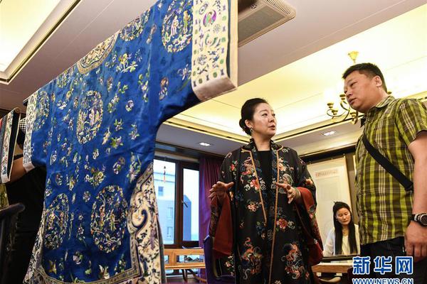 “利率高于2％的银行都在陆续降息”，;多家小银行下调存款利率