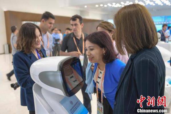 午后，港股跌幅扩大<！>小米!集团，跌近2%！