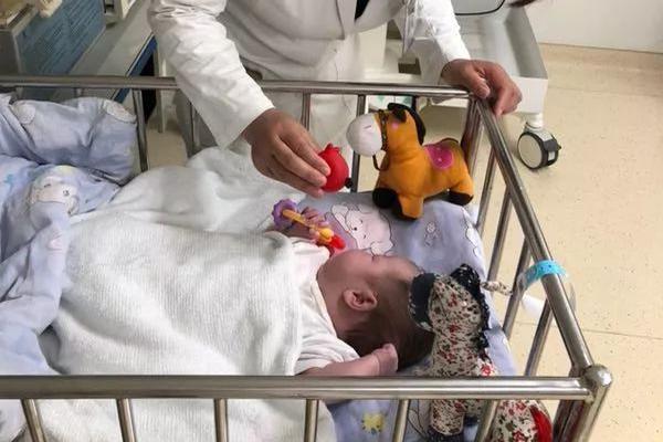 10月14日隔夜要闻：,美股收高 ,白银飙升 金价创新高 苹果CEO库克亮相苹果直播间 加沙停火协议文件在埃及签署