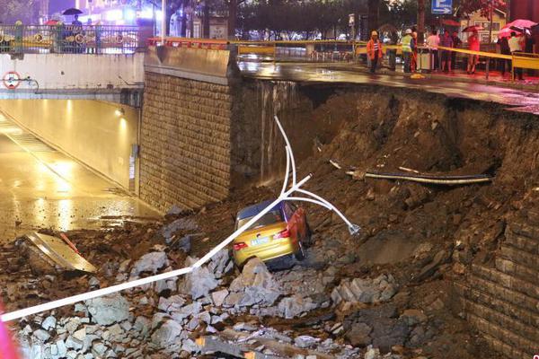 科士达Y‘D’C9<3>15 专业级不间断UPS电源促销