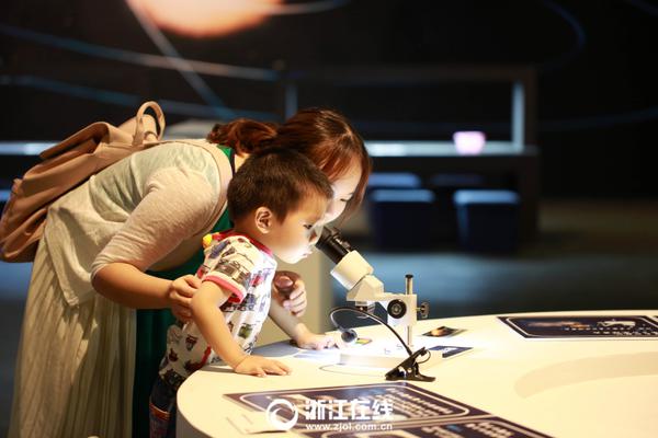 中远海控：预计2025年8月29日公布二季报，预测第二季度净利润75.00亿元，同比变动-26.0%