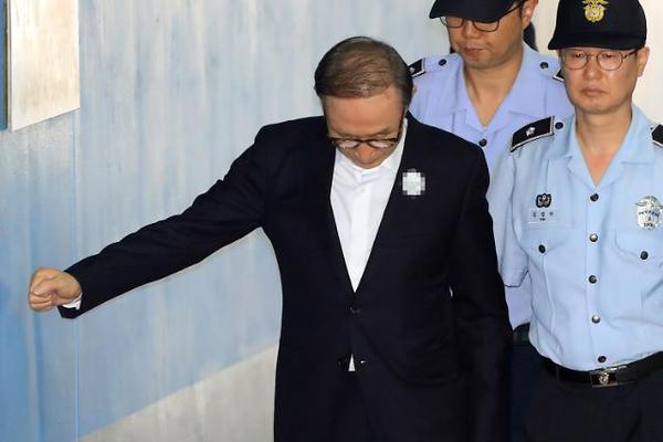 索尼:利润‘大’增 因关税冲击较小而上调展望