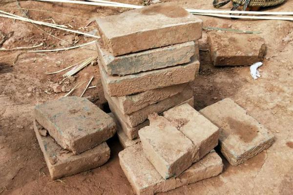 再入围还是!他们仨？“人;才引进”被指因人设岗，包头通报：主要负责人被免职