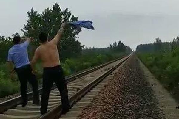 小!摩?反驳“AI泡沫论”，预测明年标普500有望涨20%至8200点！