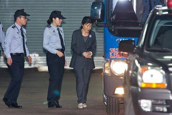 新Deep,Seek,时刻！国产AI再迎弯道超车着力点？Kimi K2发布，科创人工智能ETF（589520）近5日吸金2866万元