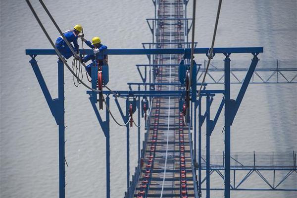 筹划重大资?产重组，下周一起停牌