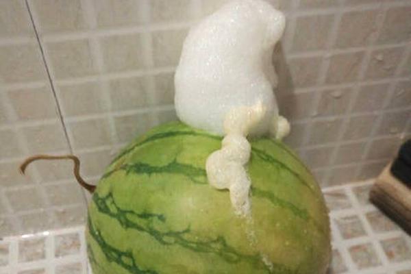 美的.集团拟首度实施年中分红 48岁王建国上任执行总裁