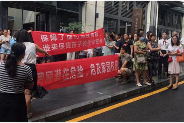 世昌股份.登陆北交所开盘涨342%：一半收入来自吉利，父子控制77%表决权