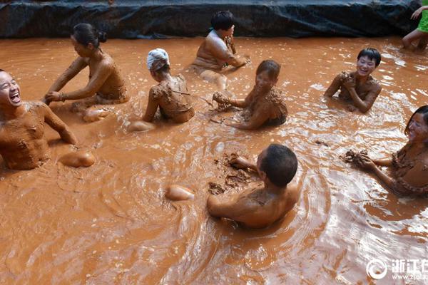 比亚迪;股份：!8月新能源汽车销量373,626辆