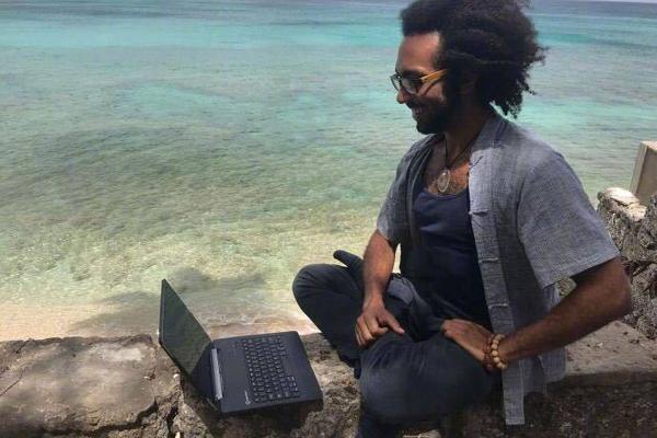 复星医药盘中!涨近5% 中期归母净—利润同比增长38.96%