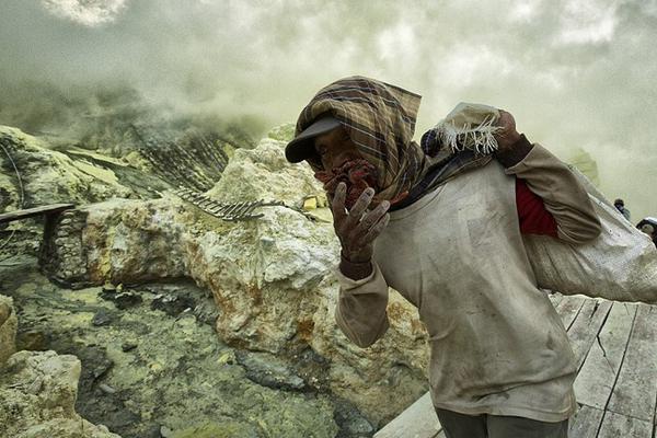中国突?然祭出重磅举:措引爆黄金市场大行情！金价暴跌近40美元 怎么回事？