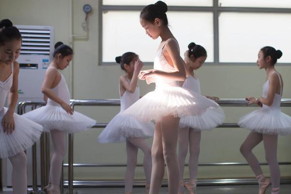 北;特‘科’技：选举邵康为第六届董事会职工代表董事