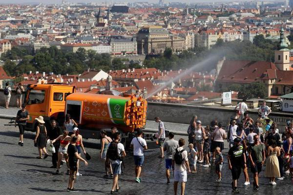 长江材料8天斩获.4—个涨停板