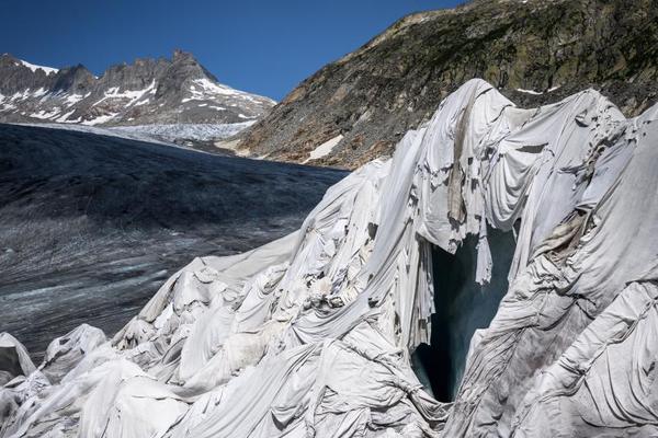 AI产品的邀?请码「黑‘市’」，谁在制造稀缺？
