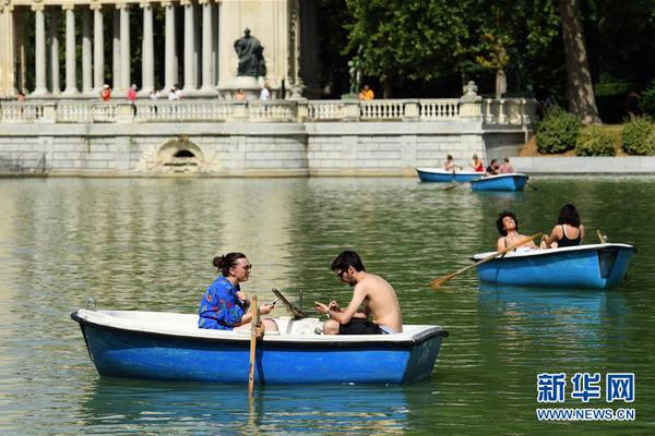 晕;了晕了！科创50刚创近三年新高，机构就疯狂出逃，ETF份额竟跌至近一年新低