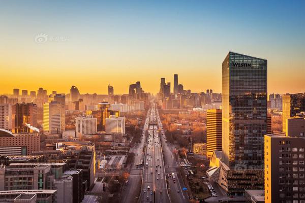 金斯瑞生物科技：,CARVYKTI®于截至2025年9月30日止季度产生贸易销售净额约5.24亿美元