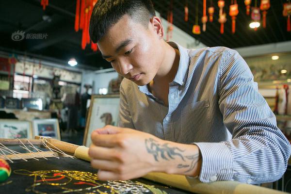 荣尊国?际,控股(01780.HK)重挫近40%