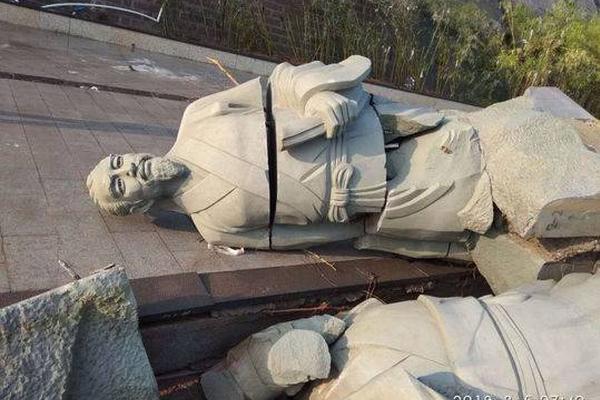 无—人配送车半年吸金 35 亿，智驾内卷的受益者