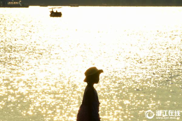 有!行情，买券商！沪指六连阳续创新高，“牛市旗手”券商ETF（512000）单日再揽1．88亿元