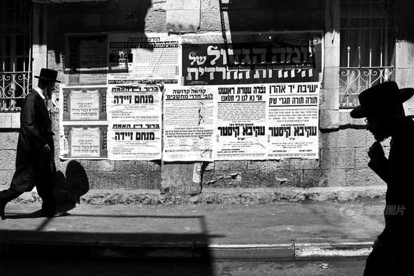 中共中央政?治局召开会议 习近平主持会议