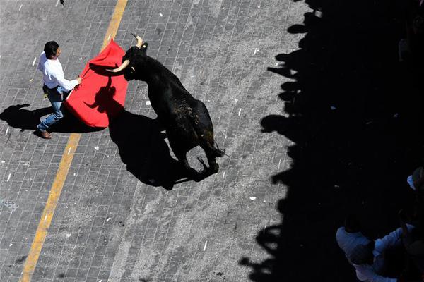 特朗普称美—将对:芯片和半导体征收约100%的关税